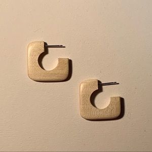 [Vintage wood earrings]